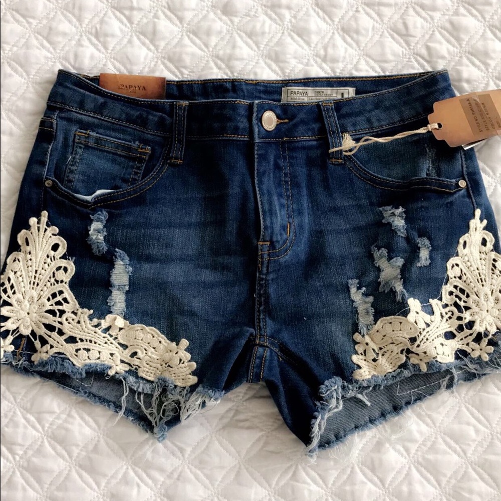 Contrast Crochet Frayed Hem Denim Shorts